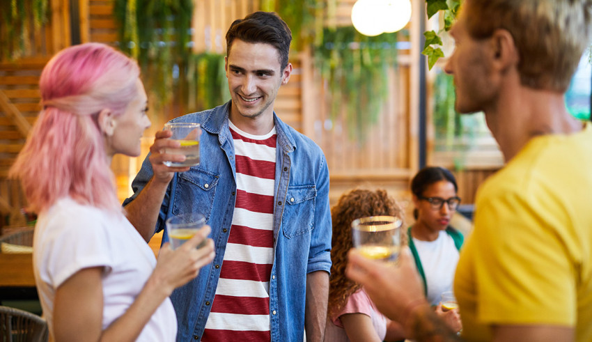 A group of people drinking in a restaurant.