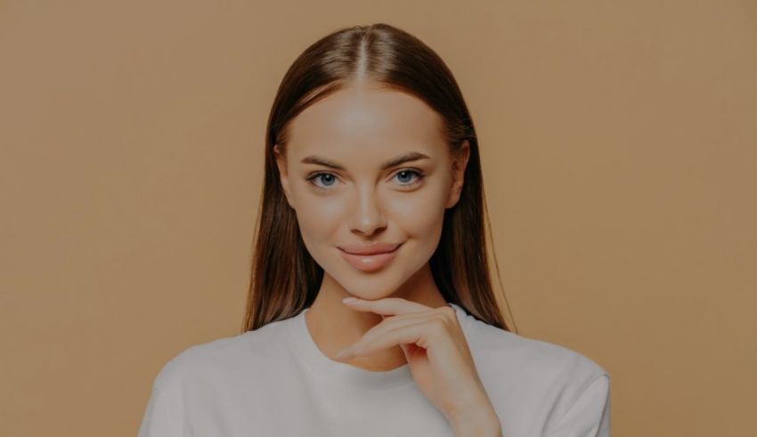 A young woman posing with her hand on her chin.