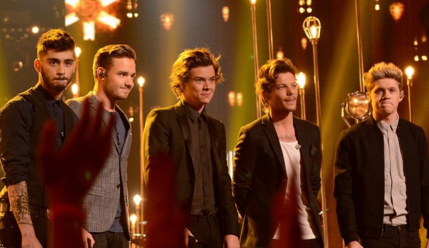 One direction on stage at the mtv music awards.