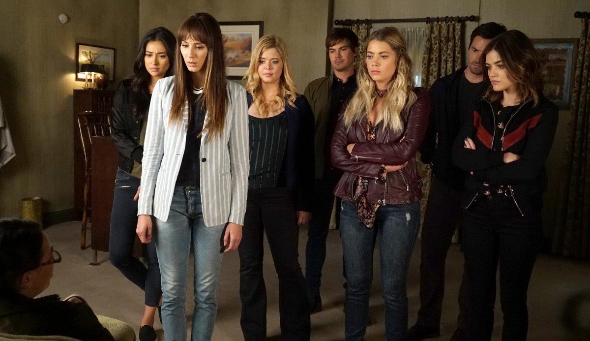 Pretty Little Liars Quiz: Which 1 of 6 Characters Are You? 5