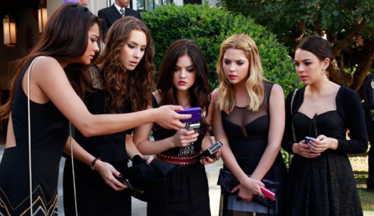 Pretty Little Liars Quiz: Which 1 of 6 Characters Are You? 8