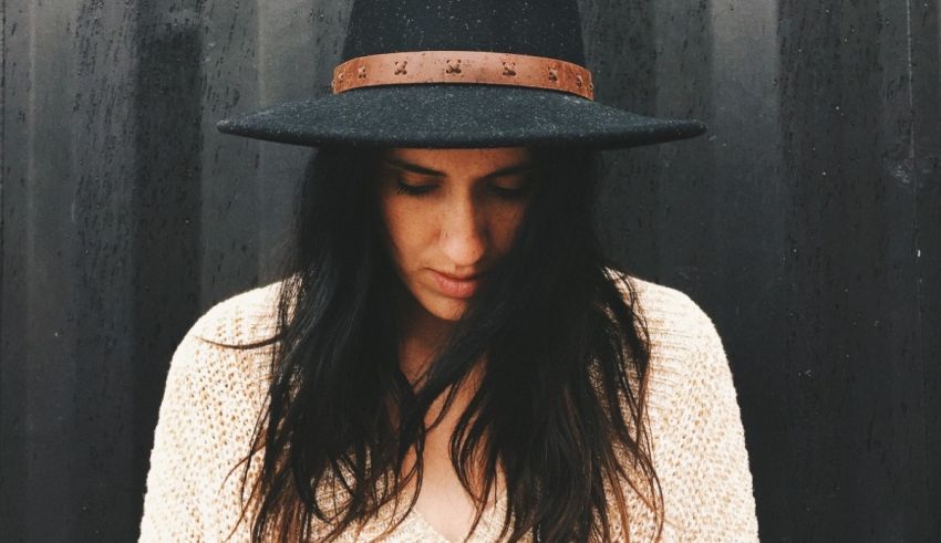 A woman wearing a black hat and sweater.