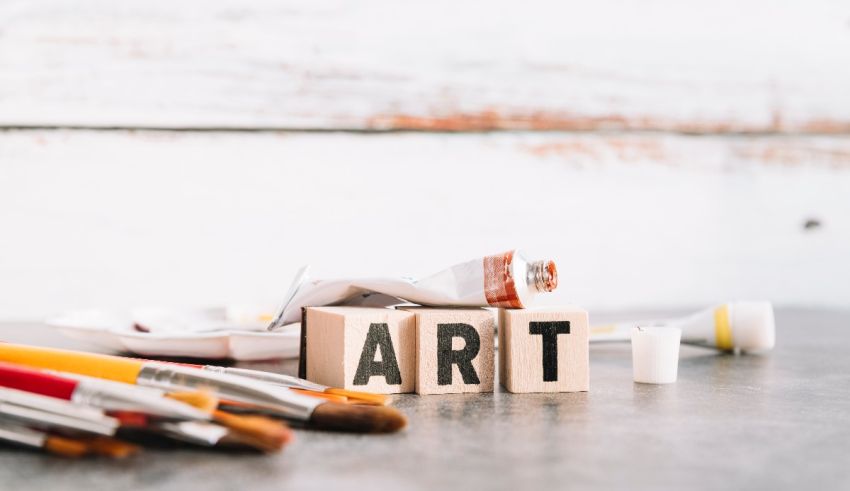 A wooden block with the word art on it.