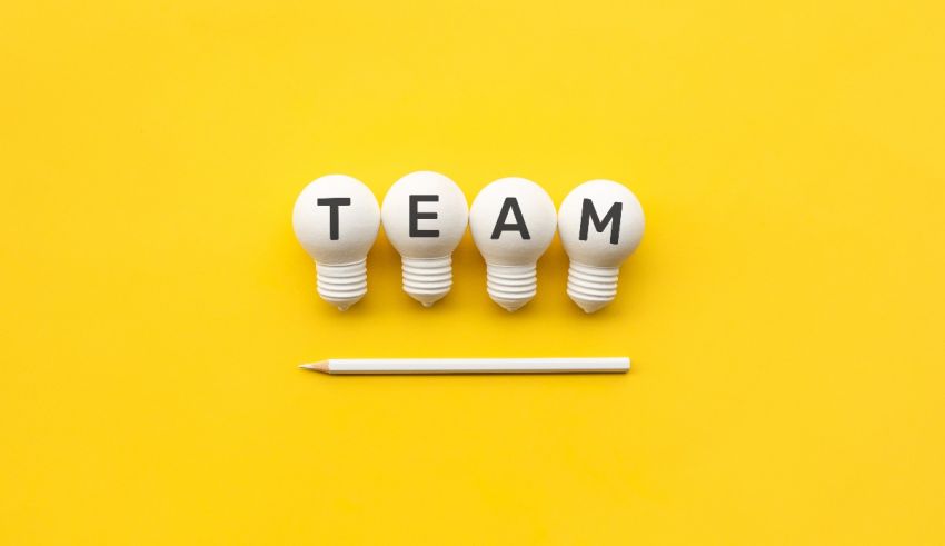 Three light bulbs with the word team on a yellow background.