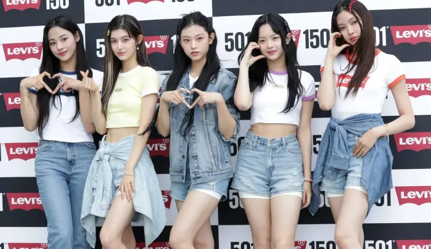 Five korean girls in denim shorts posing for a photo.