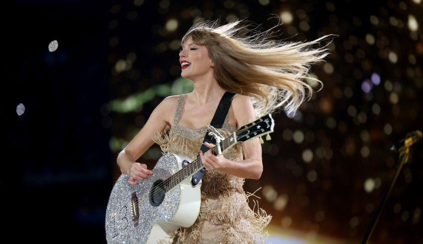 Taylor swift performs at the super bowl.